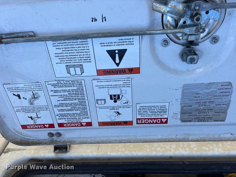 image for item ET7315 2012 Chevrolet Silverado 3500HD bucket truck