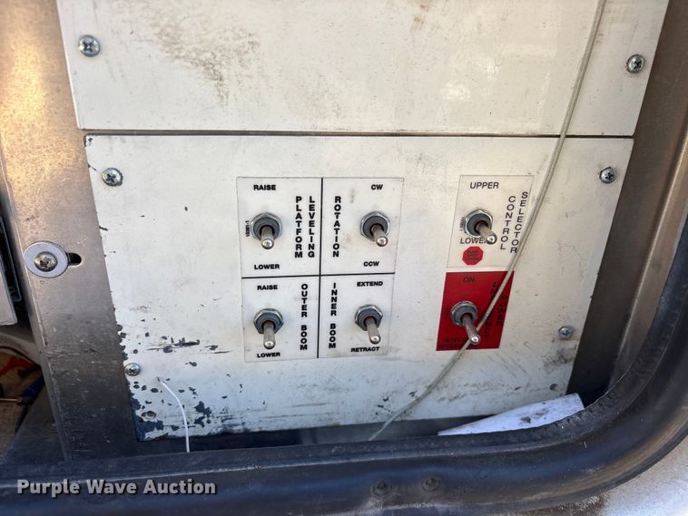 image for item ET7315 2012 Chevrolet Silverado 3500HD bucket truck