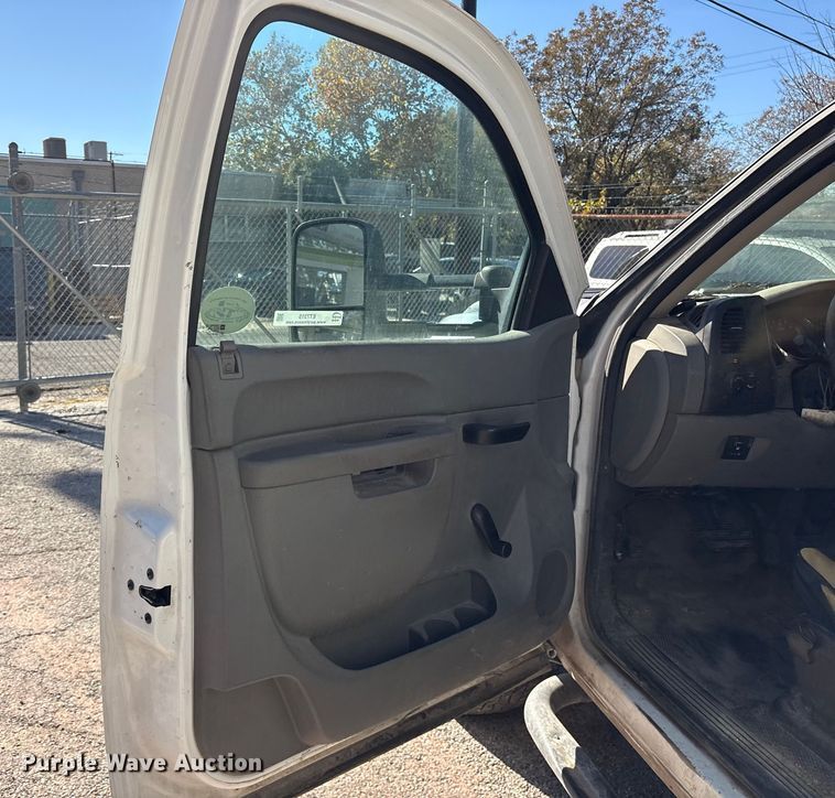 image for item ET7315 2012 Chevrolet Silverado 3500HD bucket truck