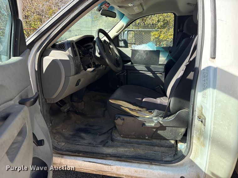 image for item ET7315 2012 Chevrolet Silverado 3500HD bucket truck