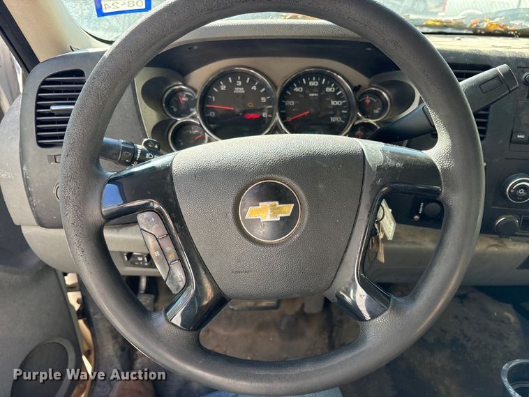 image for item ET7315 2012 Chevrolet Silverado 3500HD bucket truck