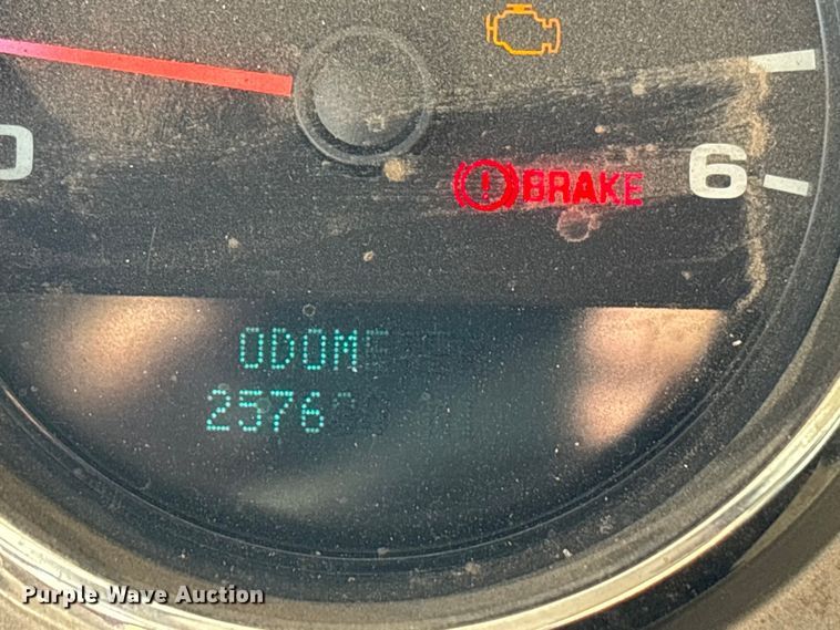 image for item ET7315 2012 Chevrolet Silverado 3500HD bucket truck