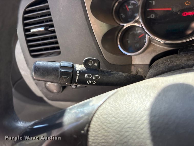 image for item ET7315 2012 Chevrolet Silverado 3500HD bucket truck