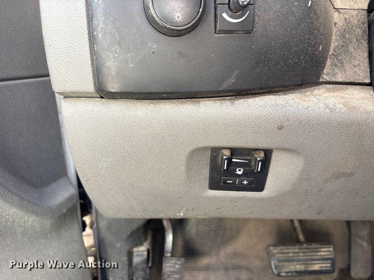 image for item ET7315 2012 Chevrolet Silverado 3500HD bucket truck