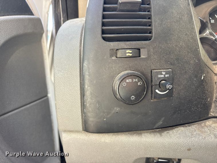 image for item ET7315 2012 Chevrolet Silverado 3500HD bucket truck