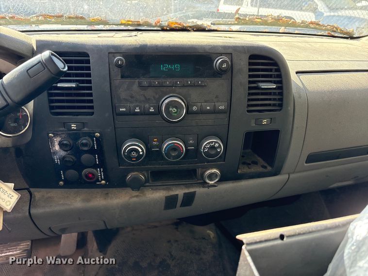 image for item ET7315 2012 Chevrolet Silverado 3500HD bucket truck