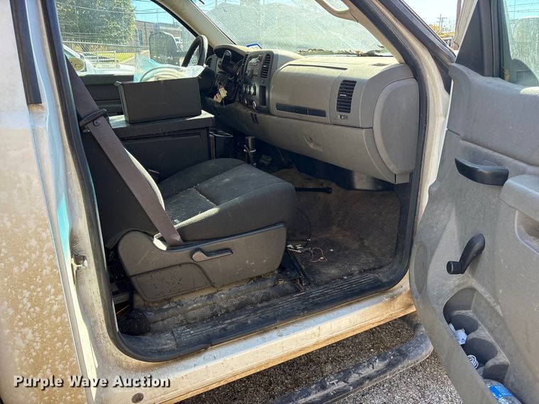 image for item ET7315 2012 Chevrolet Silverado 3500HD bucket truck