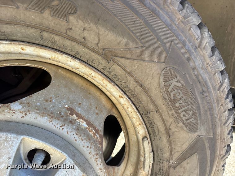 image for item ET7315 2012 Chevrolet Silverado 3500HD bucket truck