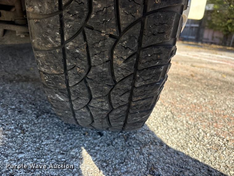 image for item ET7315 2012 Chevrolet Silverado 3500HD bucket truck