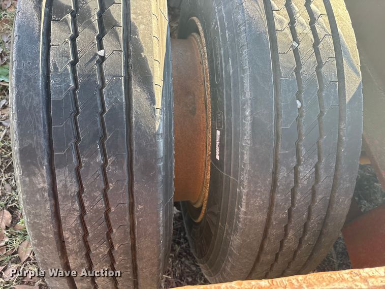 image for item ET7341 1991 Globe GTDG-35 BT Puma lowboy equipment trailer