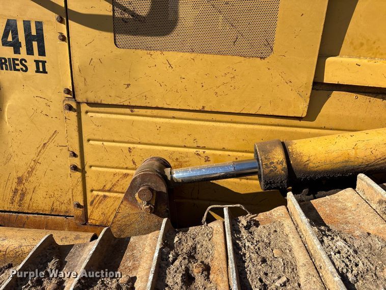 image for item ET7342 1987 Caterpillar D4H dozer
