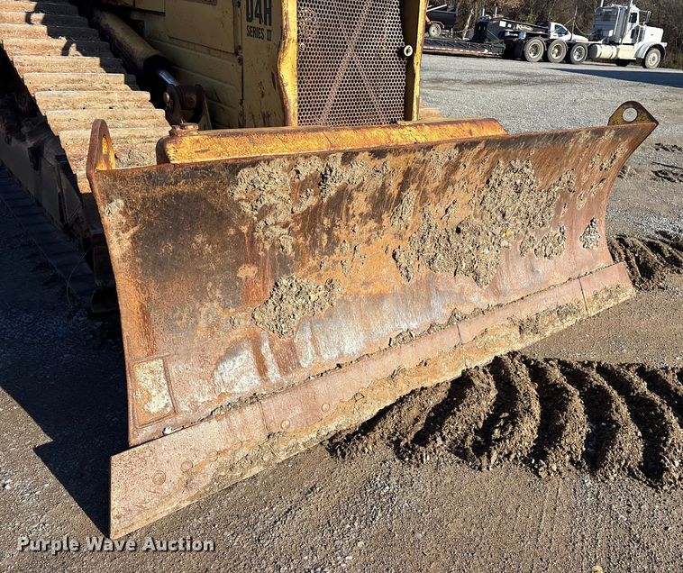 image for item ET7342 1987 Caterpillar D4H dozer