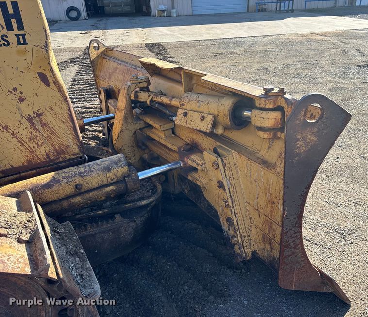 image for item ET7342 1987 Caterpillar D4H dozer