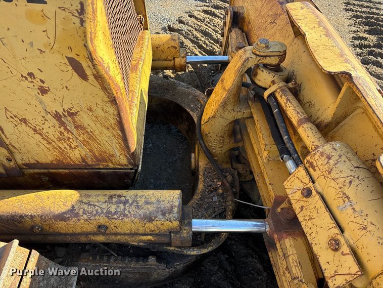image for item ET7342 1987 Caterpillar D4H dozer