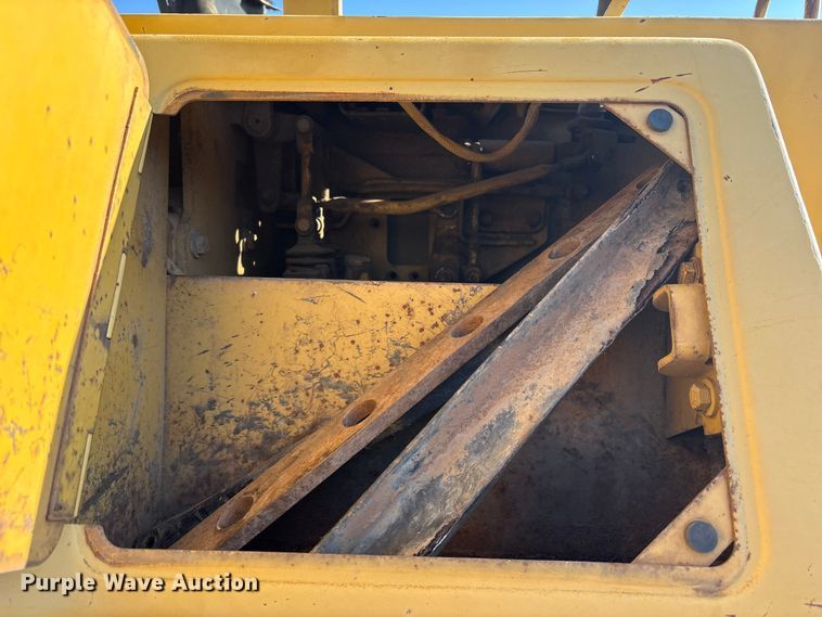 image for item ET7342 1987 Caterpillar D4H dozer