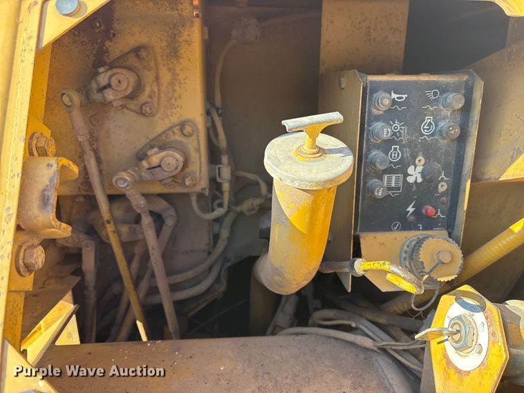 image for item ET7342 1987 Caterpillar D4H dozer