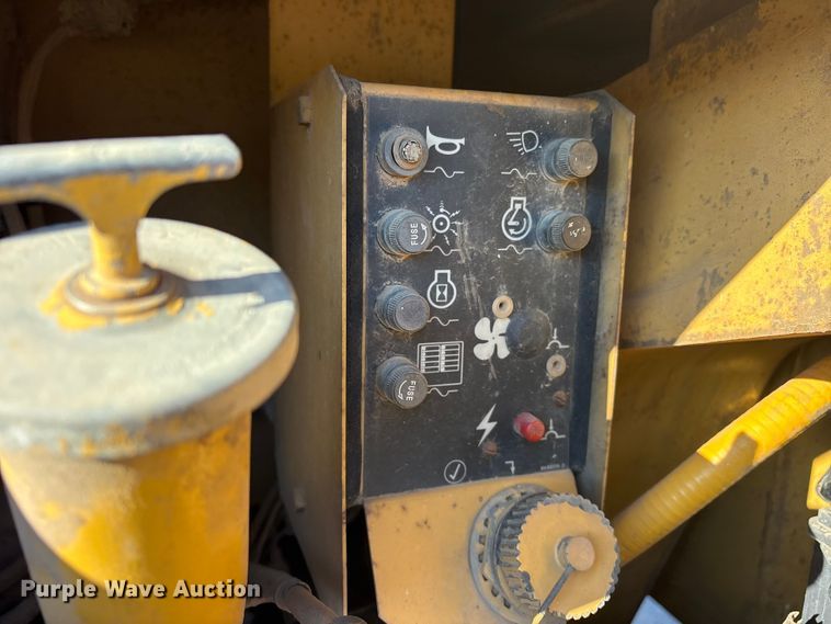 image for item ET7342 1987 Caterpillar D4H dozer