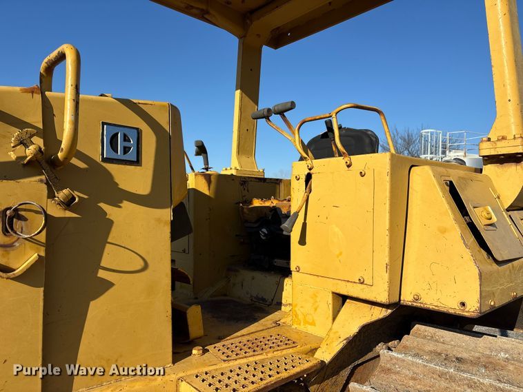 image for item ET7342 1987 Caterpillar D4H dozer