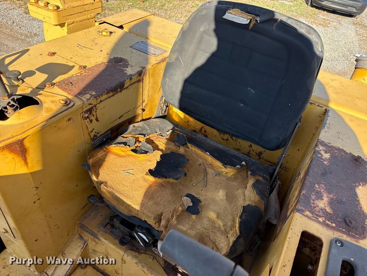 image for item ET7342 1987 Caterpillar D4H dozer