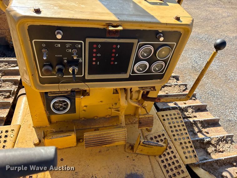 image for item ET7342 1987 Caterpillar D4H dozer