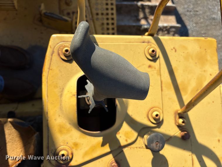 image for item ET7342 1987 Caterpillar D4H dozer