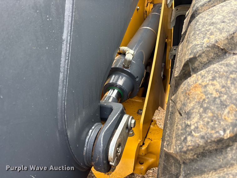image for item ET7351 2021 John Deere 524P wheel loader