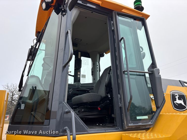 image for item ET7351 2021 John Deere 524P wheel loader