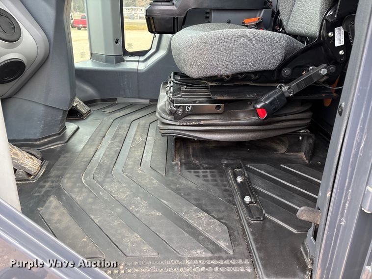 image for item ET7351 2021 John Deere 524P wheel loader