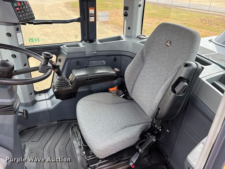image for item ET7351 2021 John Deere 524P wheel loader