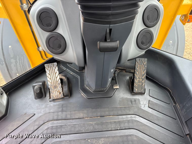 image for item ET7351 2021 John Deere 524P wheel loader