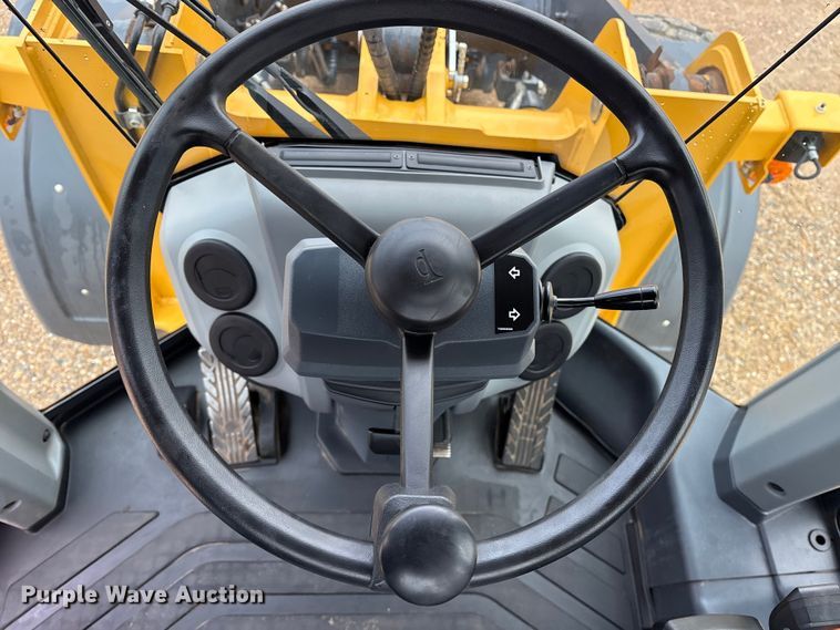 image for item ET7351 2021 John Deere 524P wheel loader