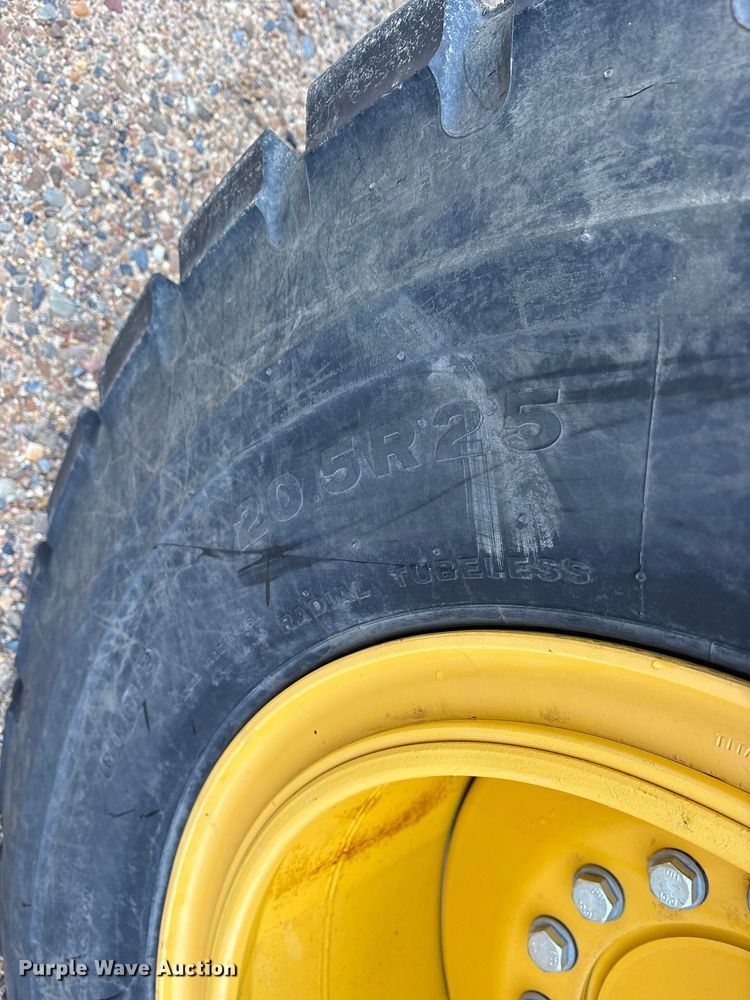 image for item ET7351 2021 John Deere 524P wheel loader