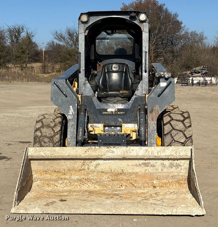 image for item ET7396 2014 John Deere 327E Skid steer