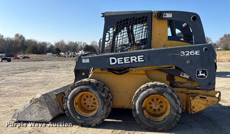 image for item ET7396 2014 John Deere 327E Skid steer