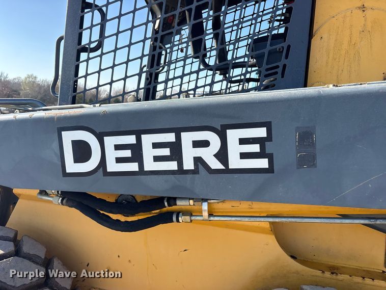 image for item ET7396 2014 John Deere 327E Skid steer