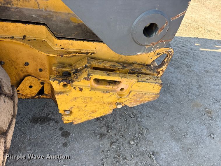 image for item ET7396 2014 John Deere 327E Skid steer