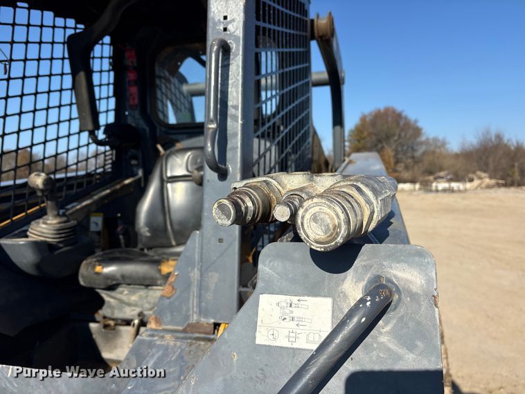 image for item ET7396 2014 John Deere 327E Skid steer