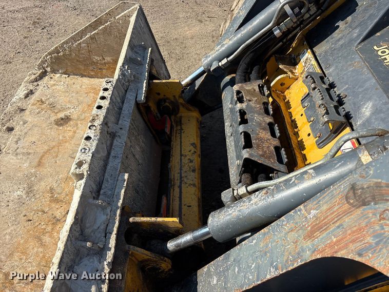 image for item ET7396 2014 John Deere 327E Skid steer