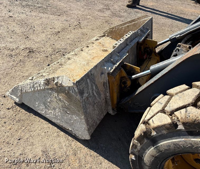 image for item ET7396 2014 John Deere 327E Skid steer