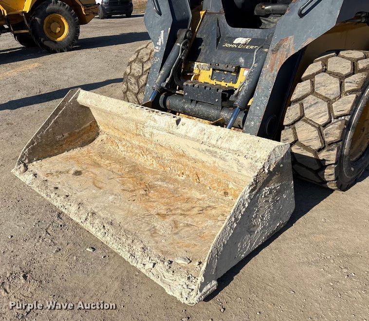 image for item ET7396 2014 John Deere 327E Skid steer