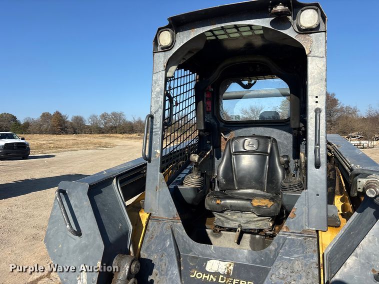 image for item ET7396 2014 John Deere 327E Skid steer