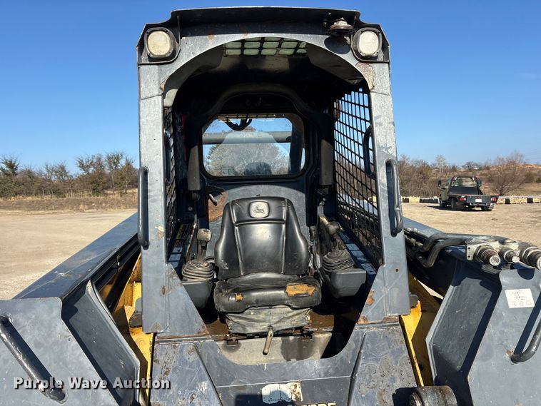 image for item ET7396 2014 John Deere 327E Skid steer