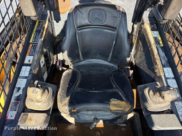 image for item ET7396 2014 John Deere 327E Skid steer