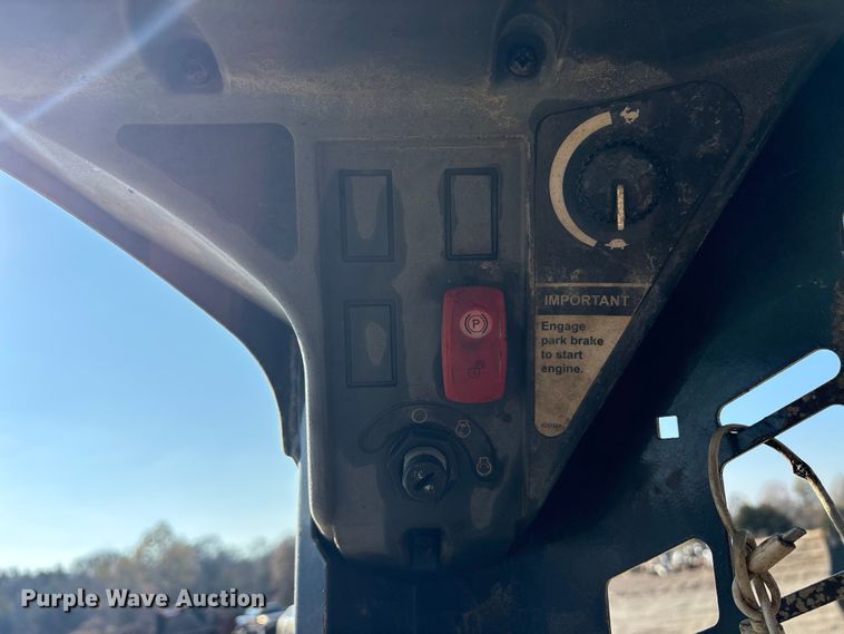 image for item ET7396 2014 John Deere 327E Skid steer