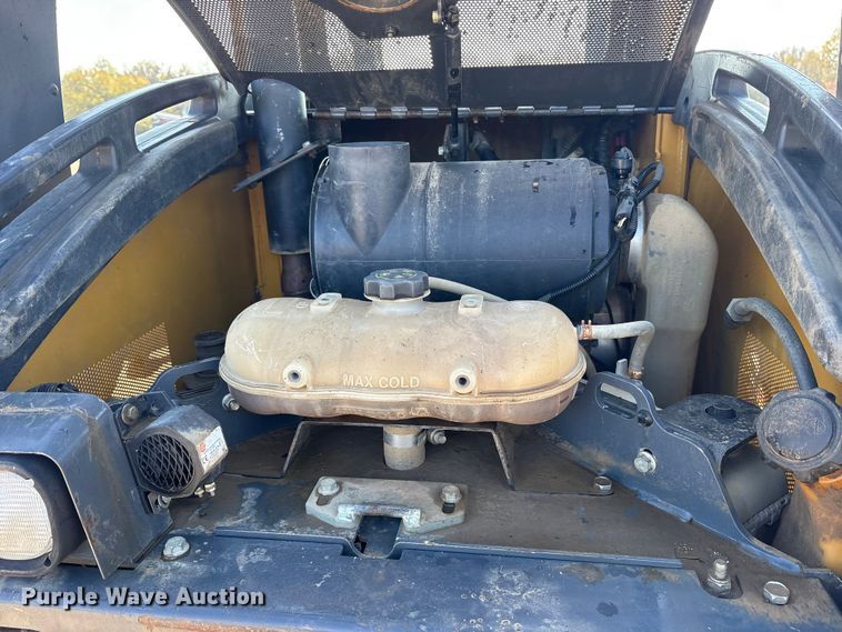 image for item ET7396 2014 John Deere 327E Skid steer