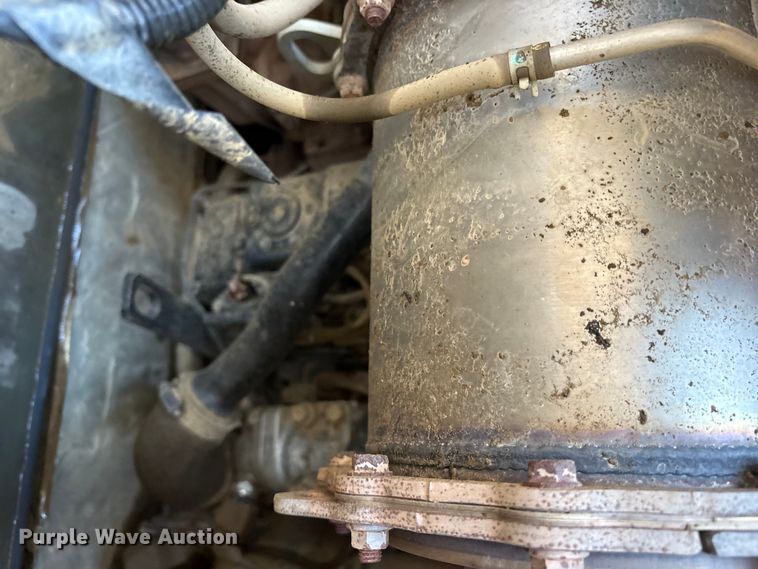 image for item ET7396 2014 John Deere 327E Skid steer