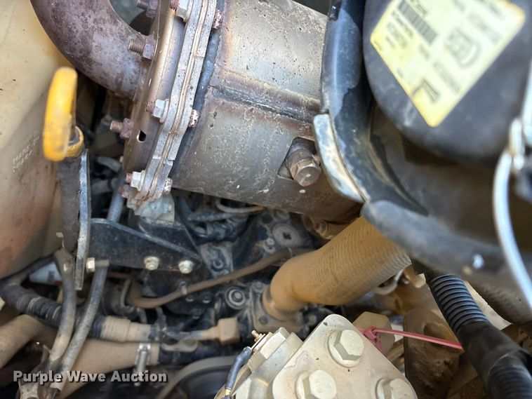 image for item ET7396 2014 John Deere 327E Skid steer