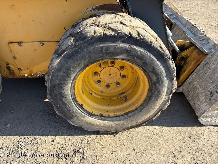 image for item ET7396 2014 John Deere 327E Skid steer