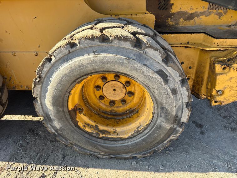 image for item ET7396 2014 John Deere 327E Skid steer