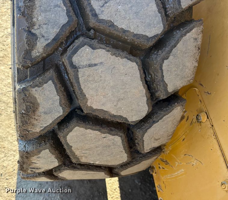 image for item ET7396 2014 John Deere 327E Skid steer